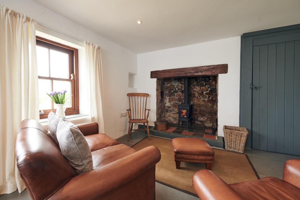 Wildhaven- Idylic Rural Farmhouse With Log Burner And Countryside Views Gwynfe Exterior photo